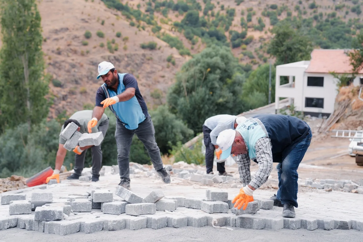 Battalgazi Belediyesi, Kamıştaş Mahallesi’nde 2 bin 500 metrekare kilit taşı