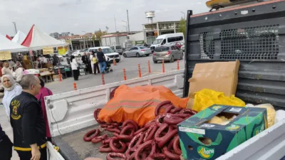 Yöresel Ürünler Fuarı’ndaki denetimlerde 230 kilogram sucukta tavuk eti, 600