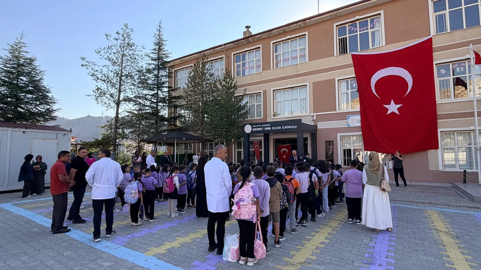İlçede 30 eğitim kurumunda 429 öğretmen ve 4 bin 55