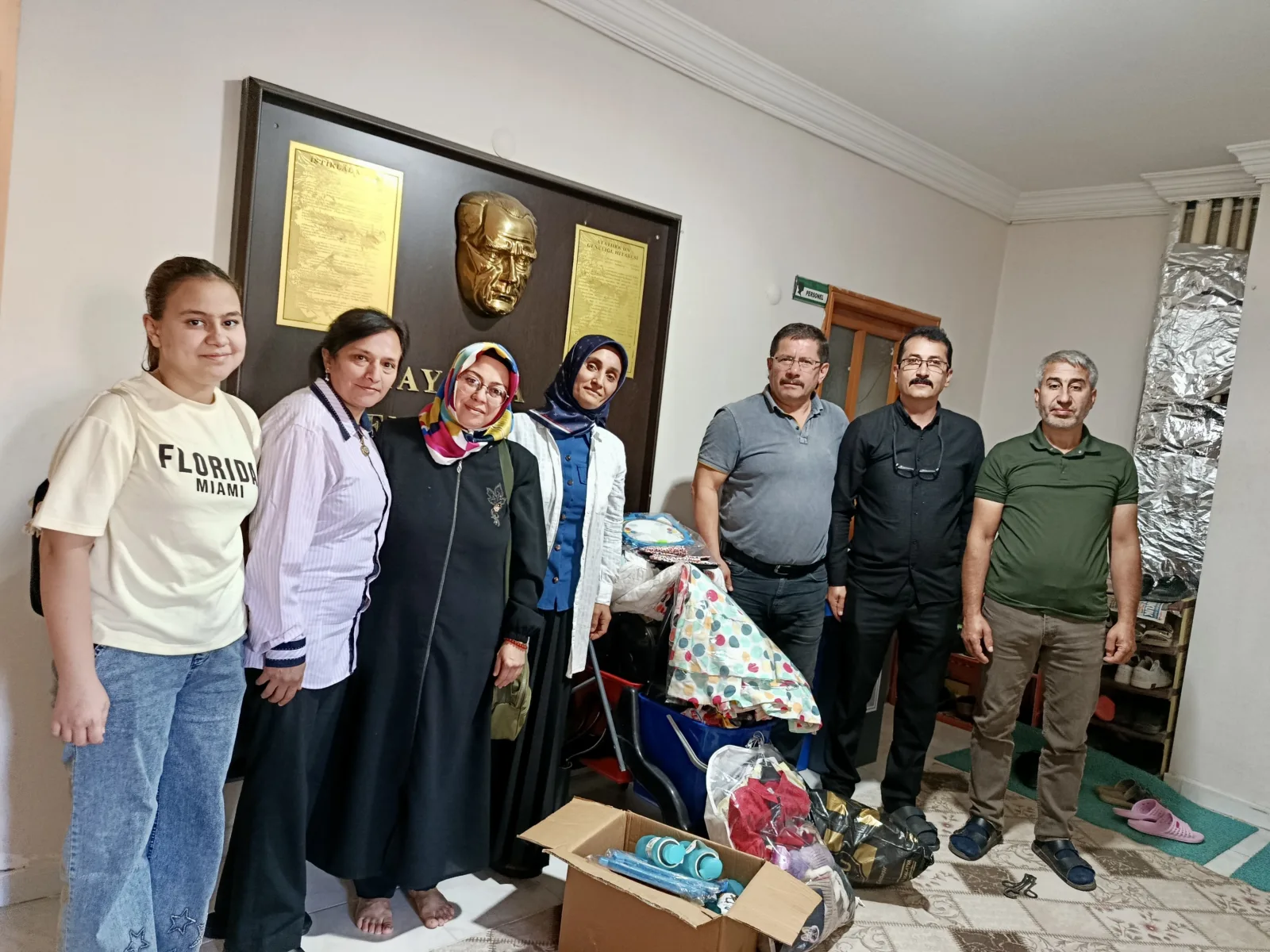 İş insanları ve hemşehrilerin katkılarıyla temin edilen malzemeler, rehabilitasyon merkezindeki