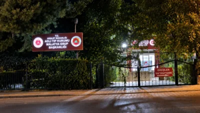Elektrikli testereyle ağır yaralanan genç, kaldırıldığı hastanede yapılan müdahaleye rağmen