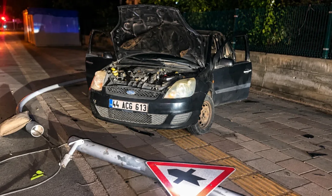 Kuyuönü Mezarlığı mevkisindeki kazada kontrolden çıkan otomobildeki 2 kişi yaralandı.