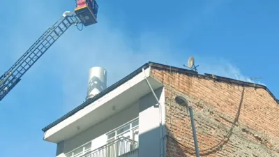 Hamidiye Mahallesi’ndeki yangında can kaybı ve yaralanma yaşanmazken, çatıda maddi