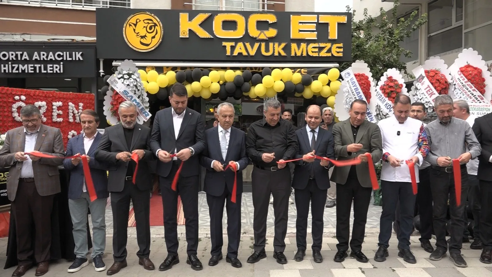 Yeşilyurt’taki açılışta, yeni işletmelerin deprem sonrası ekonomik ve sosyal toparlanmaya