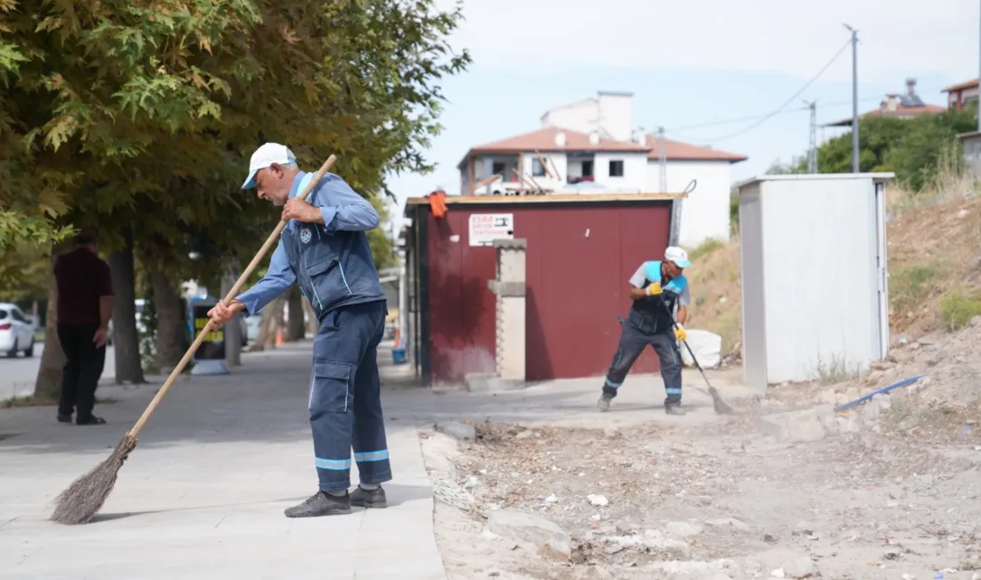 Çatyol Konteyner Çarşısı’nda boşalan bölümler, ekipler tarafından temizlendi.