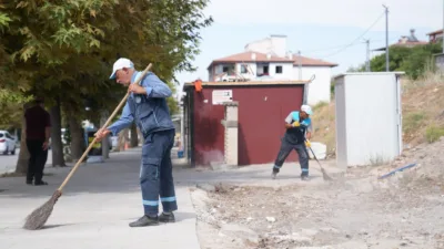 Çatyol Konteyner Çarşısı’nda boşalan bölümler, ekipler tarafından temizlendi.