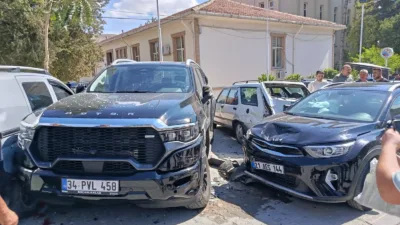 D-300 Devlet Karayolu’nda meydana gelen kazada araçlarda maddi hasar oluştu.