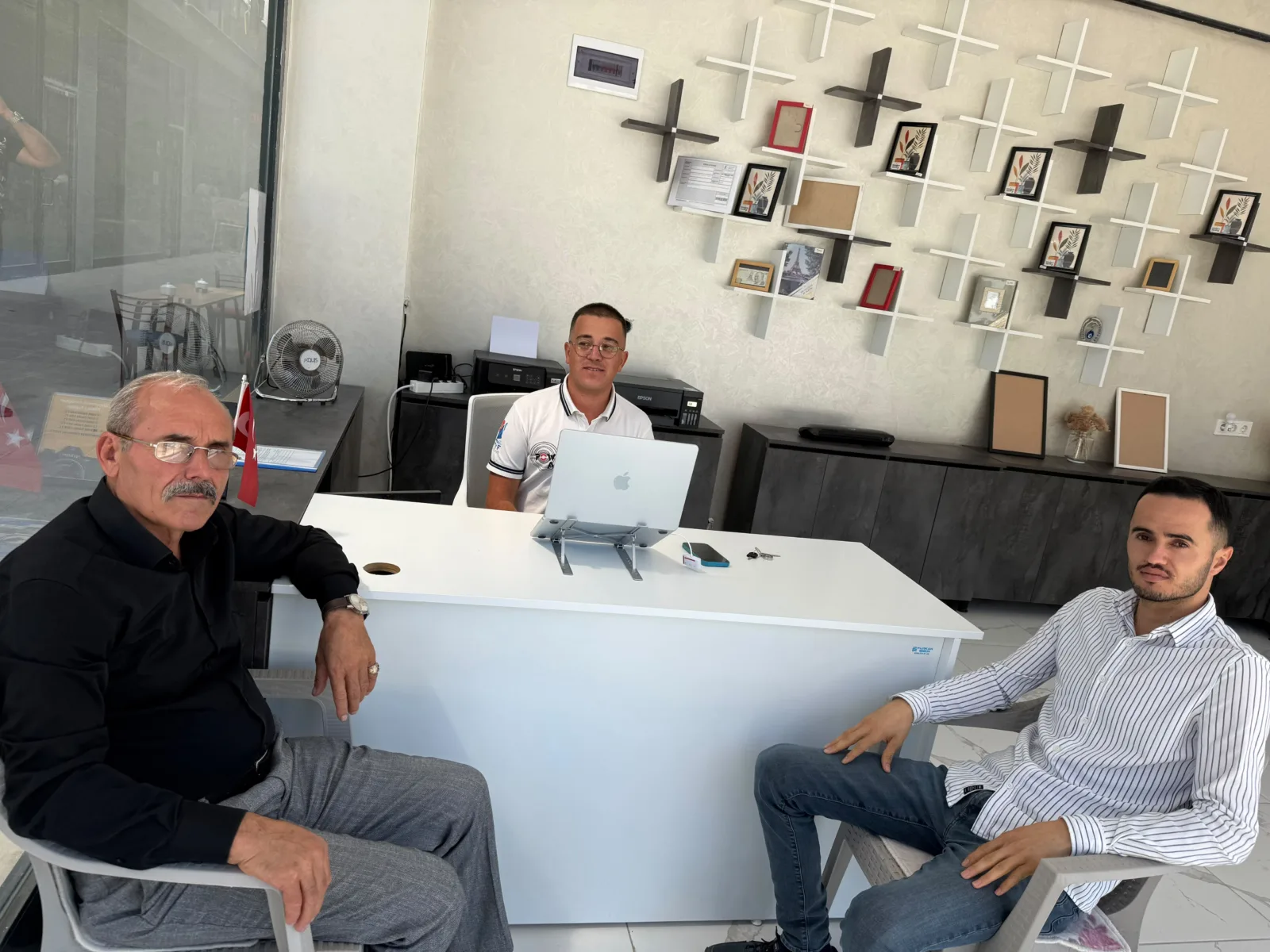 MHP Kuluncak İlçe Başkanı Cahit Aslan ve teşkilat üyeleri, yeni
