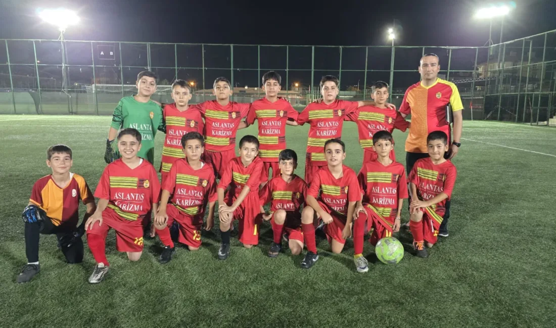 2026-2027 sezonunda altyapı takımları karşılaşırken aileler de tribünlerden genç futbolculara