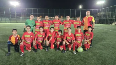 2026-2027 sezonunda altyapı takımları karşılaşırken aileler de tribünlerden genç futbolculara