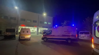 Yeşilyurt’ta yaralanan 16 yaşındaki genç hastaneye kaldırılırken şüpheli için çalışma