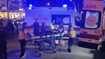 Çevreyolundaki kazada otomobillerden biri çarpışmanın etkisiyle ters döndü.