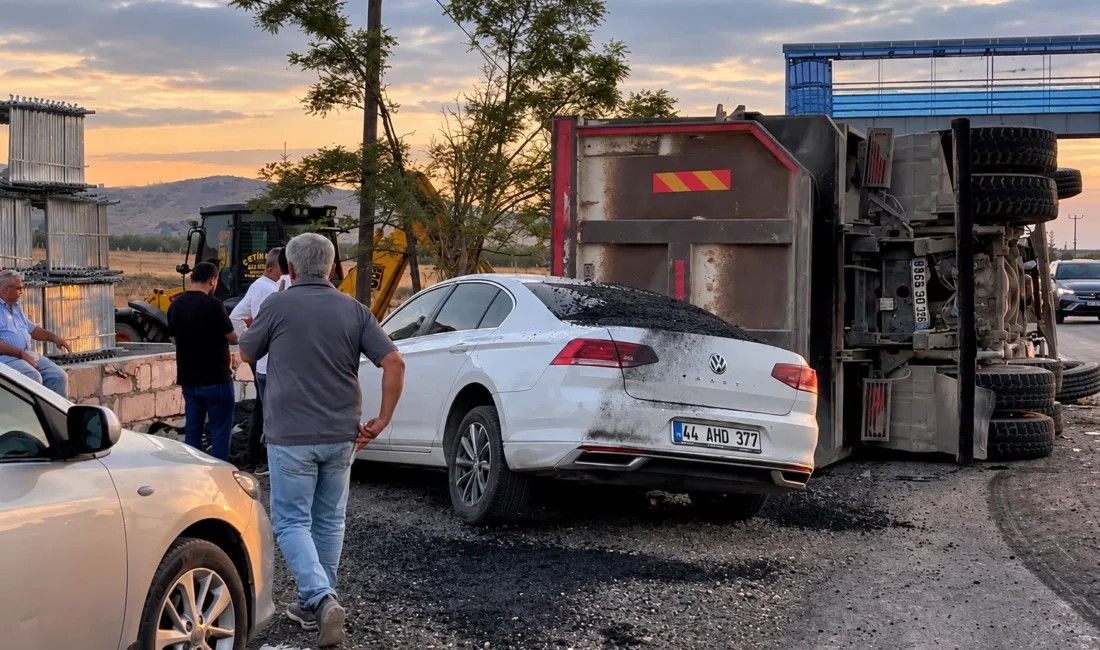 Yeşilyurt’ta yolun karşısındaki aracına gitmek isteyen katibe kamyon çarptı; iki