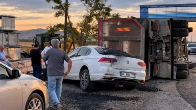 Yeşilyurt’ta yolun karşısındaki aracına gitmek isteyen katibe kamyon çarptı; iki