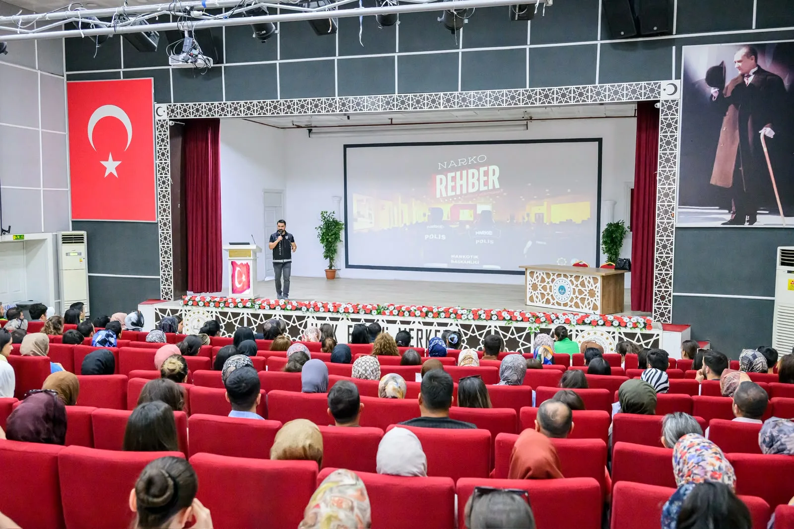 Eğitimde asayiş, narkotik, terör, trafik ve siber güvenlik başlıkları ele