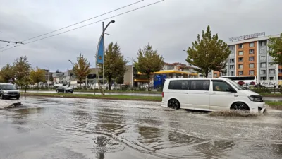 Yaklaşık 10 dakika süren sağanak, özellikle çevreyolunda sürücülerin ilerlemekte güçlük