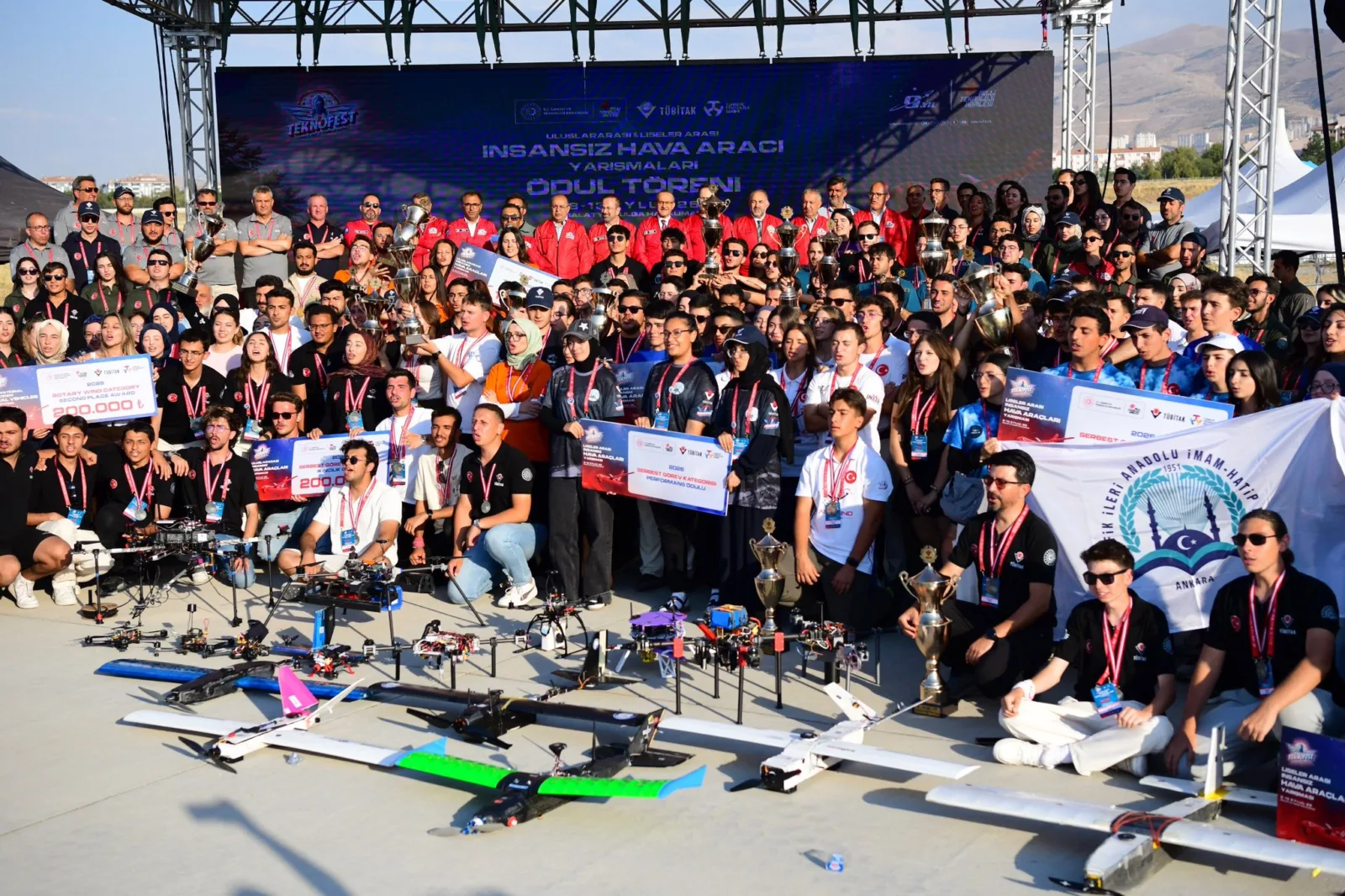 113 takımın yarıştığı organizasyonda 6 kategoride dereceye giren ekipler ödüllerini