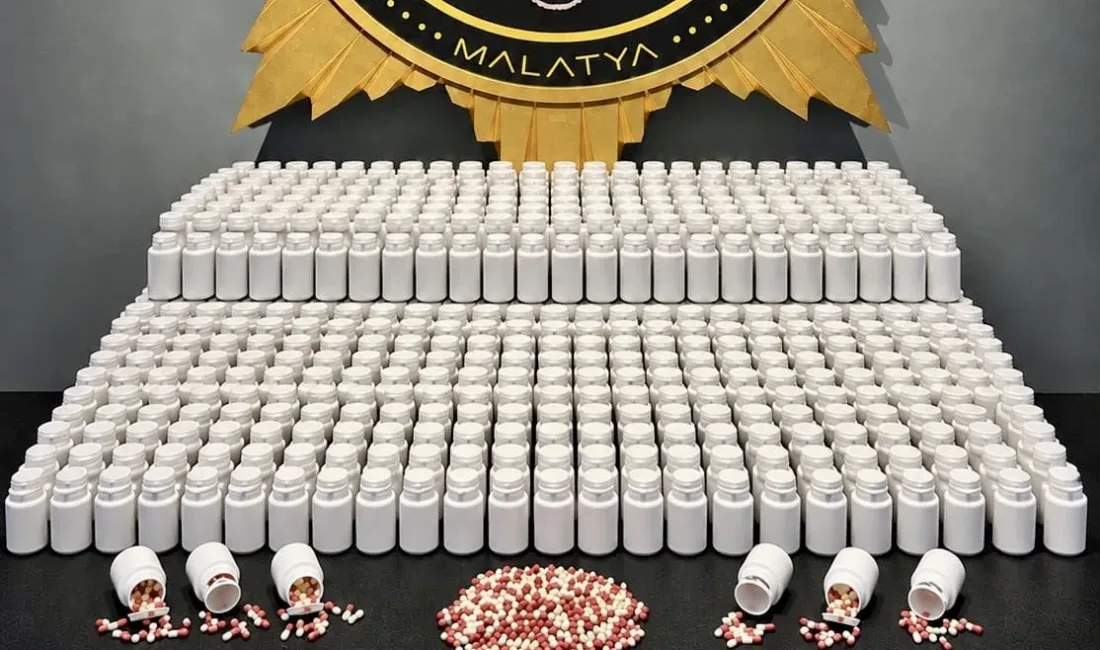 Sokak satıcılarına yönelik operasyonda 3 şüpheli gözaltına alındı.