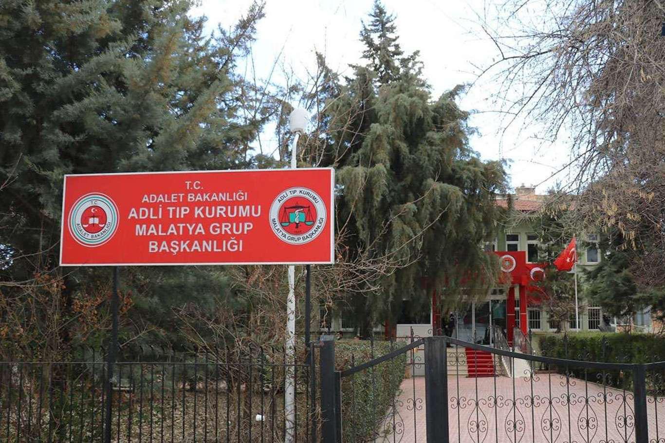 Yeşilyurt’ta evde yalnız olduğu sırada kendini asan kadının hayatını kaybettiği