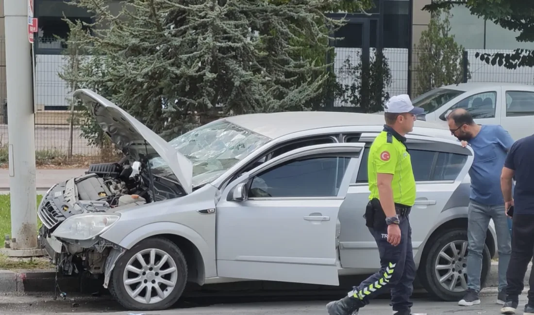 Çöşnük Kavşağı’nda meydana gelen kazada yaralanan 2’si çocuk 4 kişi