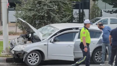 Çöşnük Kavşağı’nda meydana gelen kazada yaralanan 2’si çocuk 4 kişi
