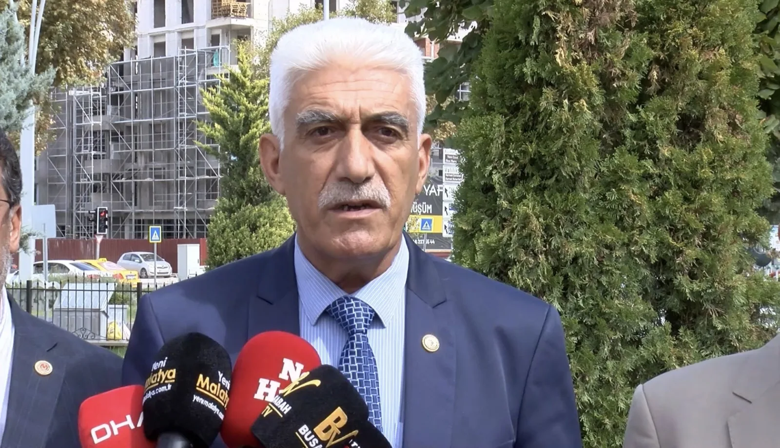 Yunus Kılınç, üreticilerin ürününü satmakta zorlandığını belirterek kayısı piyasasında denetimlerin