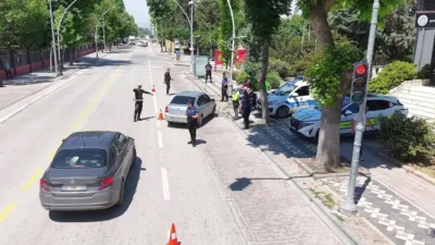 Operasyonlarda 2 bin 447 şüpheli hakkında adli işlem yapıldı.