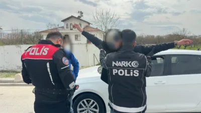 Polis ekipleri, okul çevreleri ile park ve bahçelerde şüpheli kişi