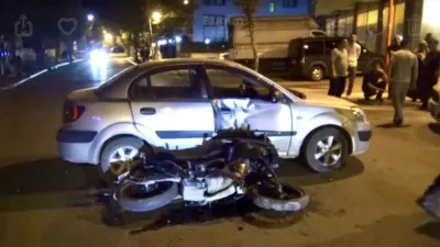 Malatya’nın Battalgazi ilçesinde otomobil ile motosikletin çarpıştığı kazada motosiklet sürücüsü
