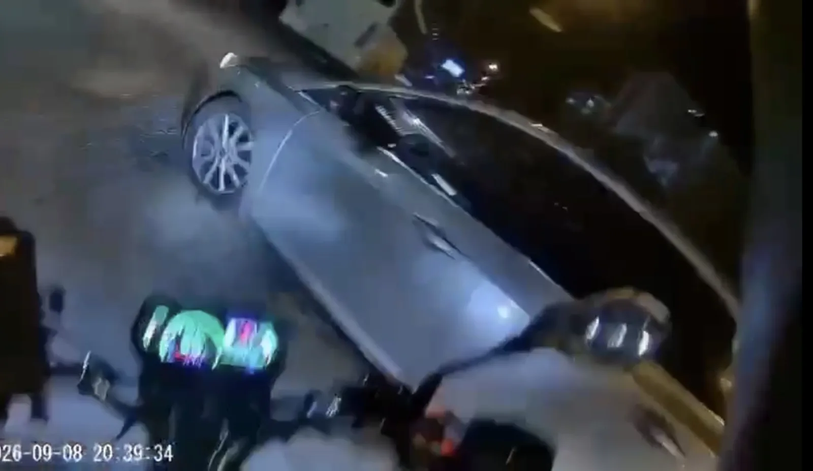 Battalgazi’de meydana gelen kazada motosiklet sürücüsü yaralandı; çarpışma kask kamerasına