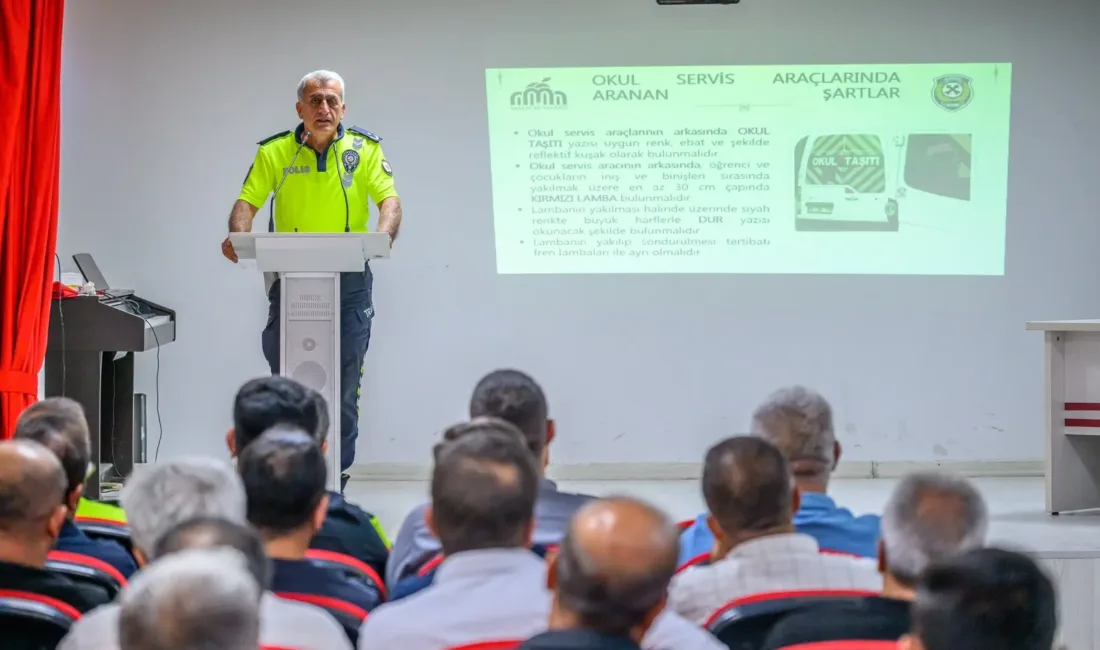 Toplantıda servis sürücüleri ve rehber personele trafik kuralları ile alınması