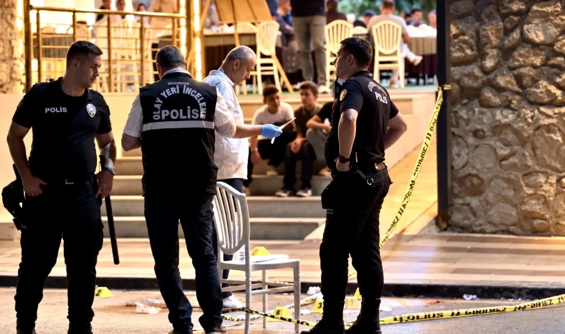 Orduzu’da düğün çıkışı bıçaklı kavga: 3 yaralı Malatya Orduzu’ndaki düğün salonu önünde yaşanan kavgada kaçan şüpheliler aranıyor.