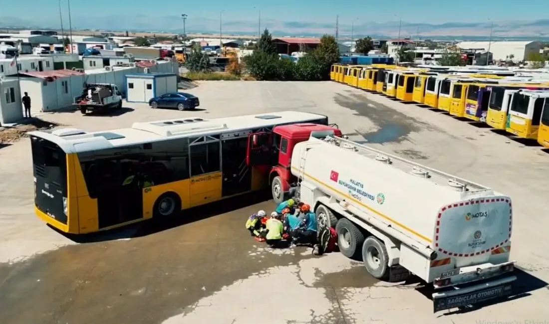 Malatya’da Kaza Tatbikatı Gerçeği Aratmadı Senaryo gereği otobüs ile tankerin çarpıştığı tatbikatta, sıkışan yaralılar ekiplerin