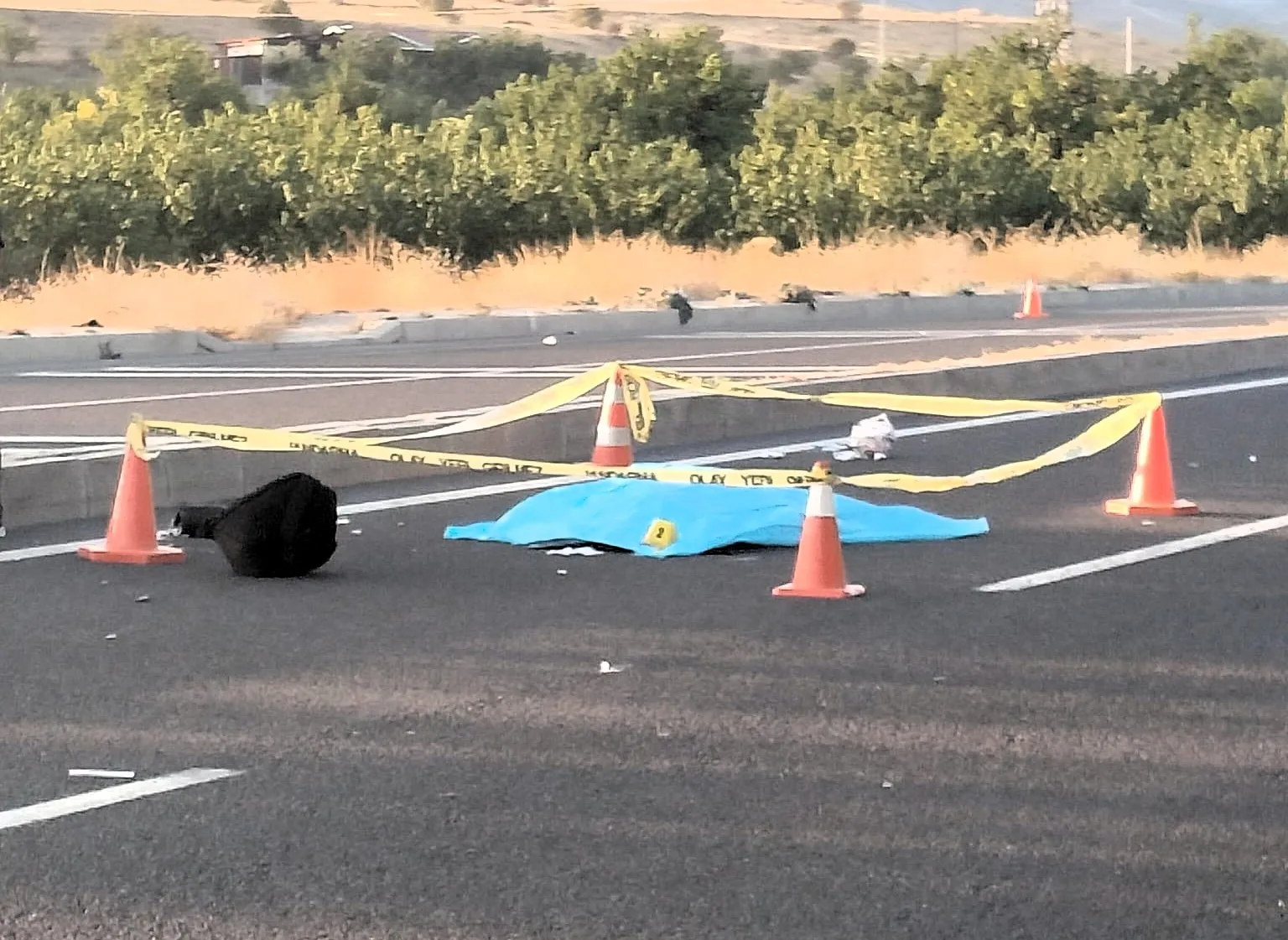 Fadime Durmuş, otobüsten indikten sonra yolun karşısına geçmeye çalışırken otomobilin