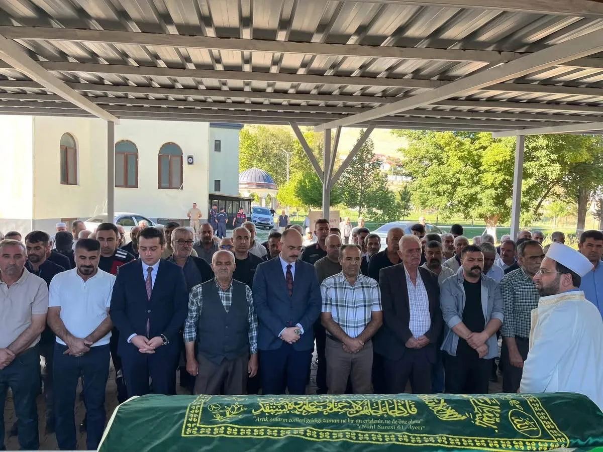 Gülten Artuç için Doğanşehir’de düzenlenen cenaze törenine protokol ve vatandaşlar