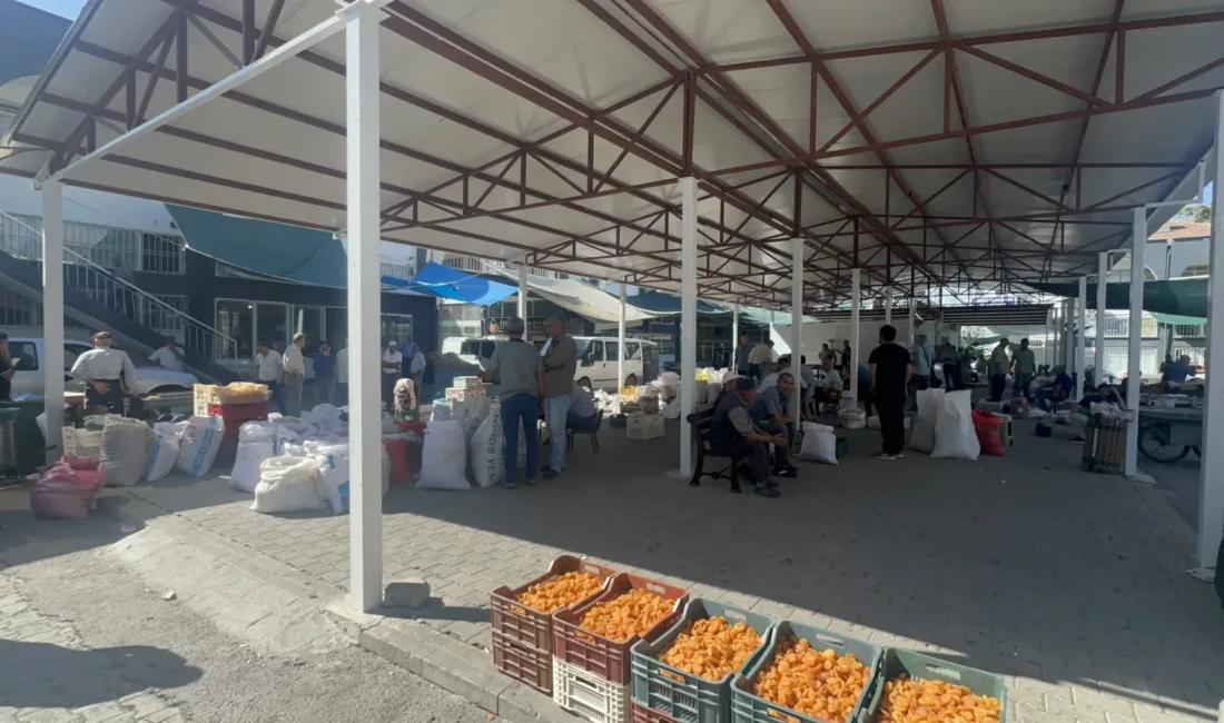 Şire Pazarı kararına esnaftan tepki Esnaf, kendileriyle görüşülmeden ve alternatif yer gösterilmeden tahliye kararı açıklandığını