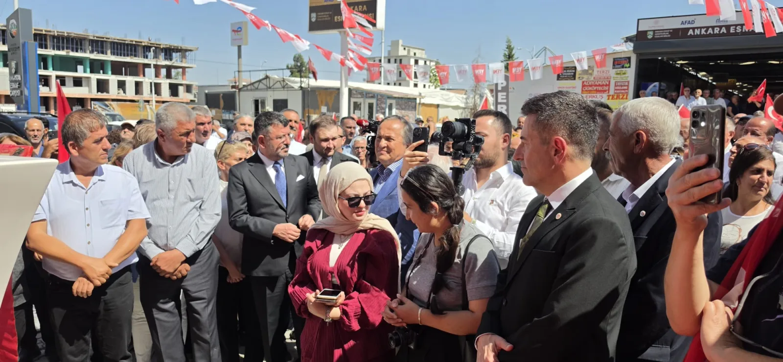 Açılışta konuşan Seyit Torun, ekonomik sorunlar ve siyasi sürece ilişkin