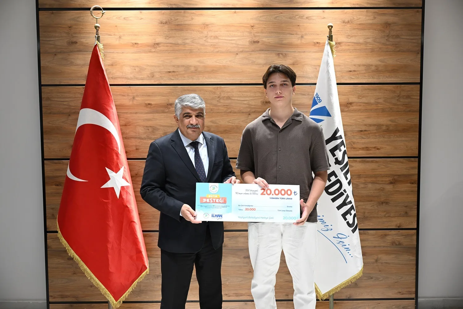 İlk 1000’e giren öğrencilere 20 bin, 1001-2000 arasındakilere 10 bin