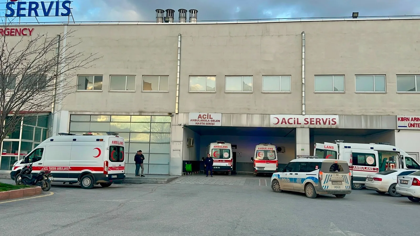 Bostanbaşı Mahallesi’ndeki kazada yaralanan 4’ü çocuk 5 kişi hastaneye kaldırıldı.