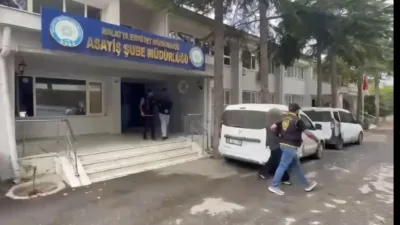 Yeşilyurt’ta düzenlenen operasyonda 3 tüfek ve 3 tabanca ele geçirildi,