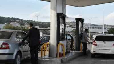 Motorinin litre fiyatı 5,57 TL düşerken benzin ve LPG fiyatlarında