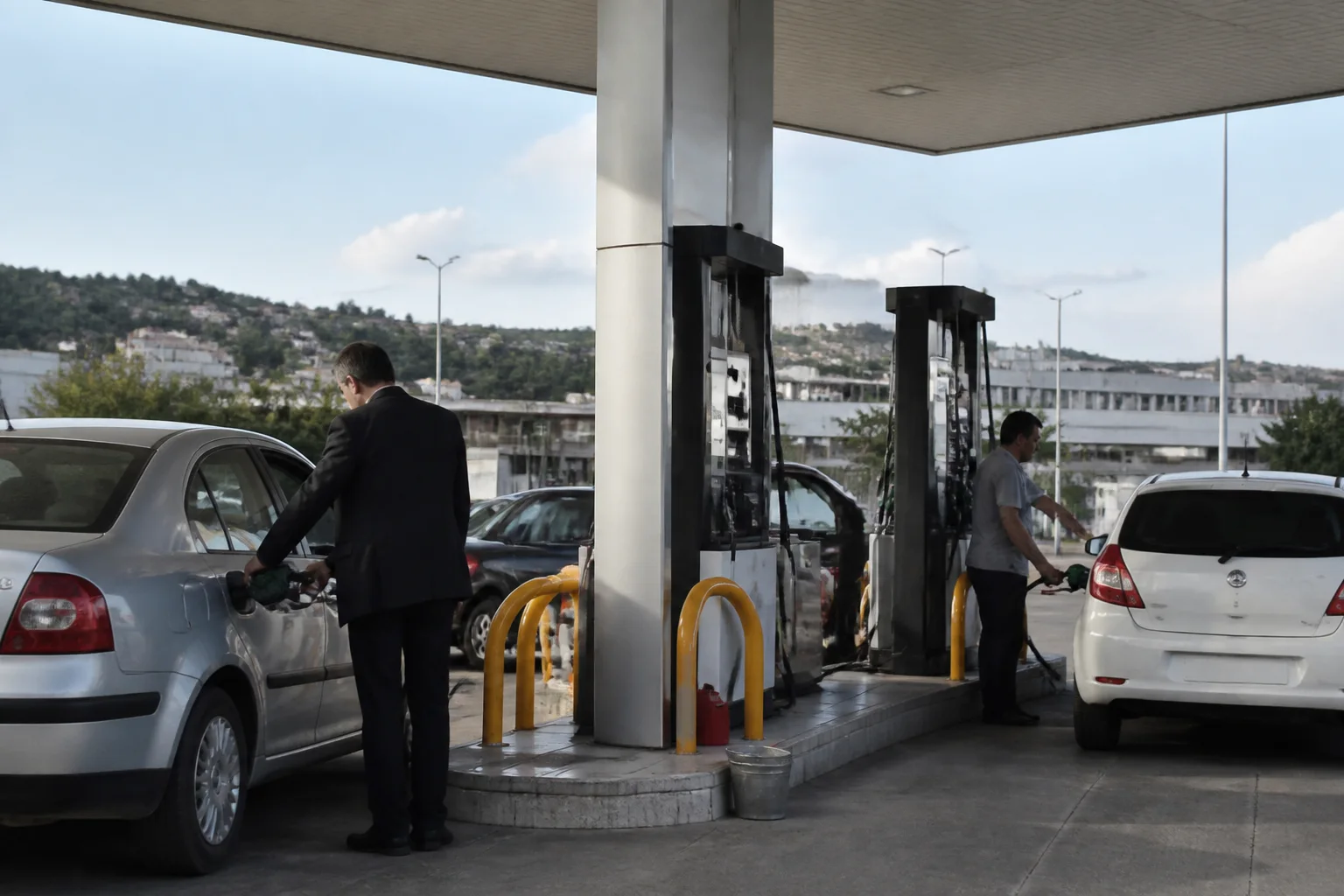 Motorinin litre fiyatı 5,57 TL düşerken benzin ve LPG fiyatlarında