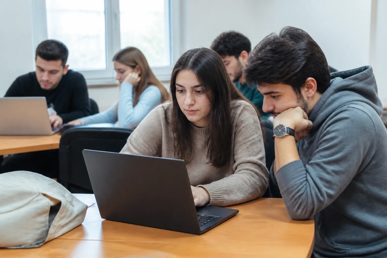 2026-2027 dönemi için tek başvuru tarihi yok; takvim üniversitelerin ilanlarına