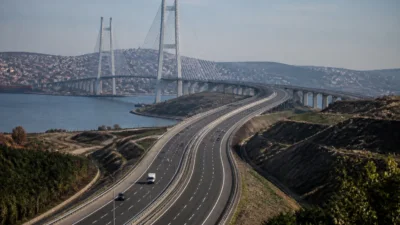 Zeybek, bazı köprü ve otoyolların 30 yıllığına kiralanmasına ilişkin kararın