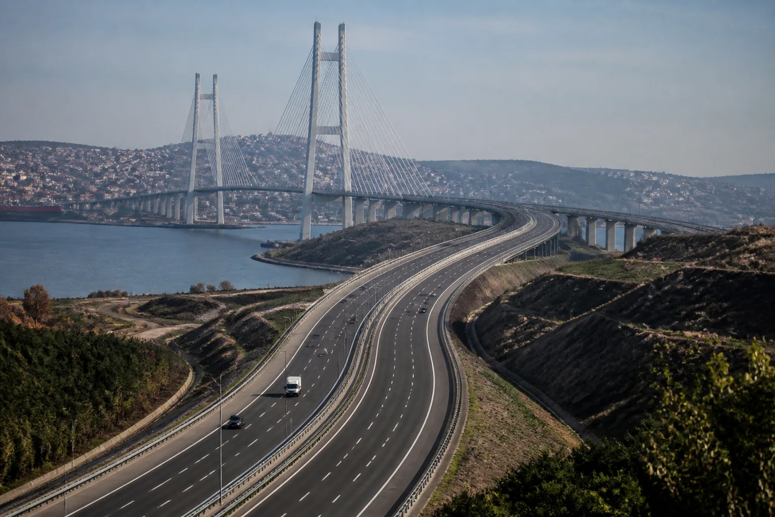 Zeybek, bazı köprü ve otoyolların 30 yıllığına kiralanmasına ilişkin kararın
