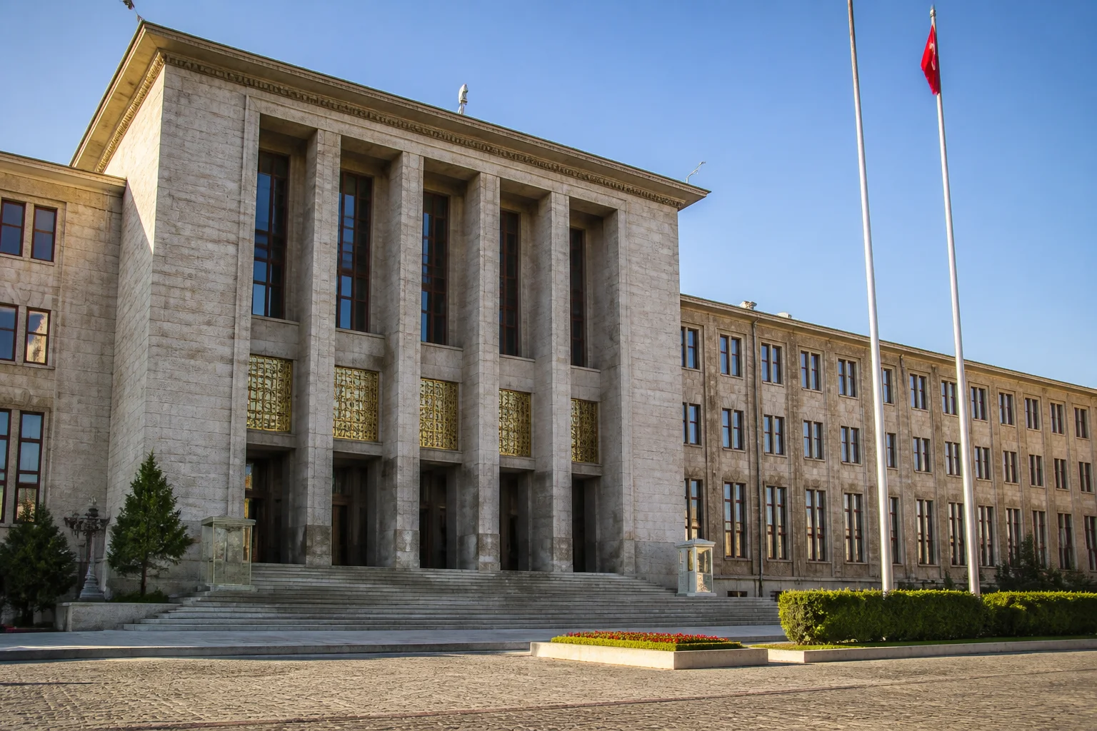 Özel, 15 maddelik kanun teklifinin 1 Ekim sonrası gündeme alınmasını
