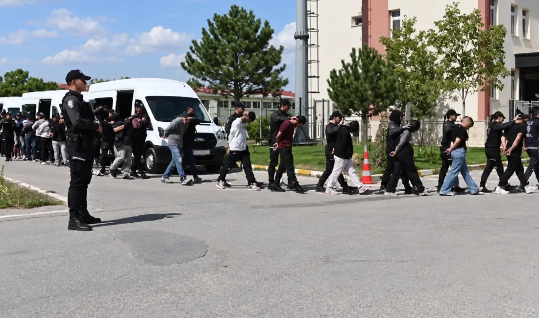 Operasyonlarda 244 şüpheli yakalanırken, vatandaşların 523 milyon lira dolandırıldığı belirlendi.