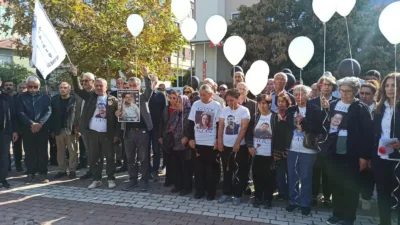 Malatya’daki anmada saldırıda yaşamını yitirenler için saygı duruşunda bulunuldu, aileler