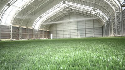 Malatya’daki merkezde spor sahaları, sosyal alanlar ve güneş enerjisi sistemi