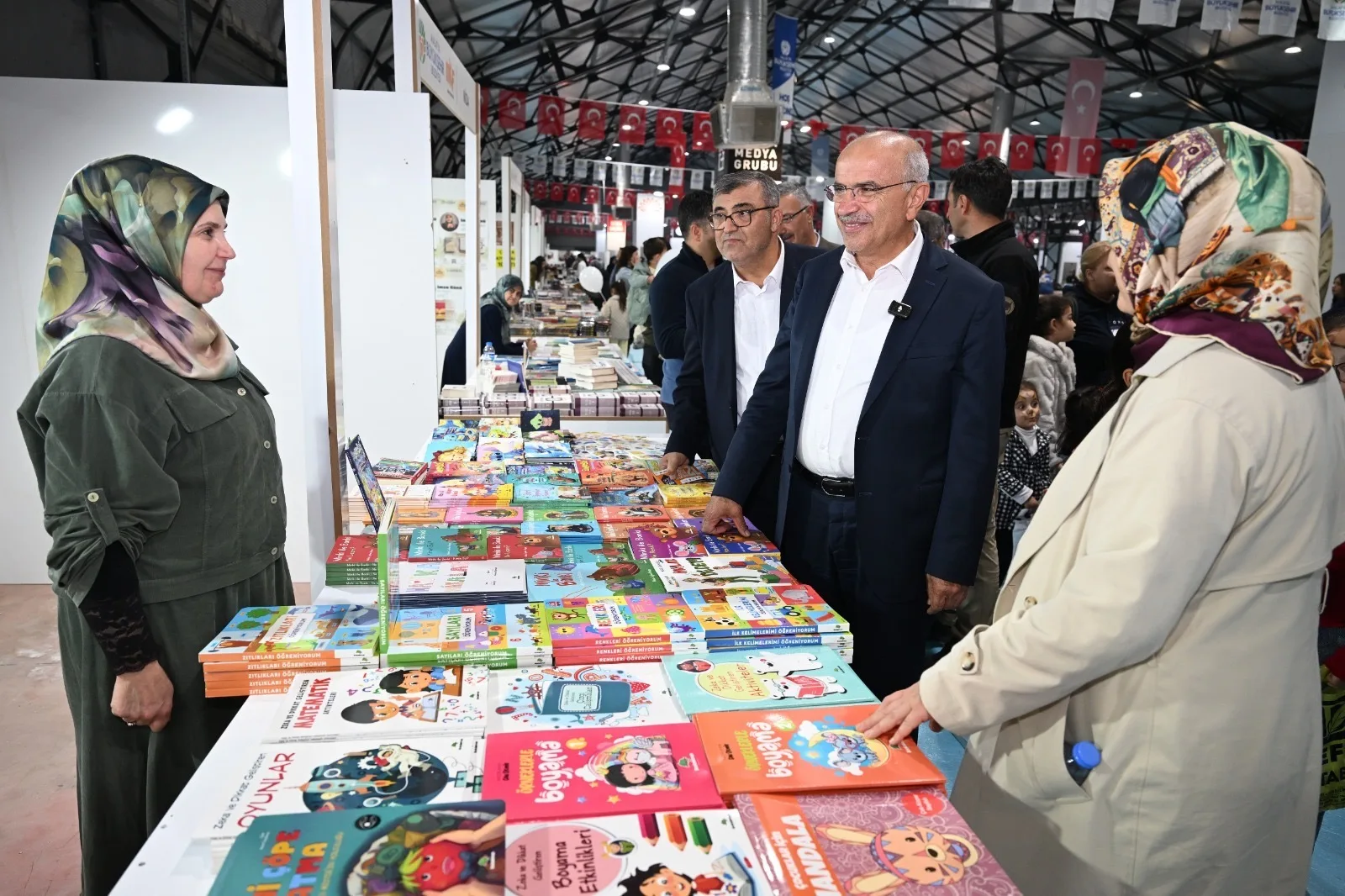 Sami Er, 12. Malatya Kitap Fuarı’nda yazarlar ve yayınevi temsilcileriyle
